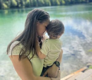 Starke, sanfte Mama – Mareile Poettering Mama mit Kind am See