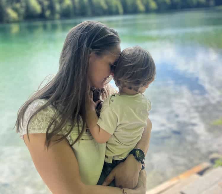 Starke, sanfte Mama – Mareile Poettering Mama mit Kind am See
